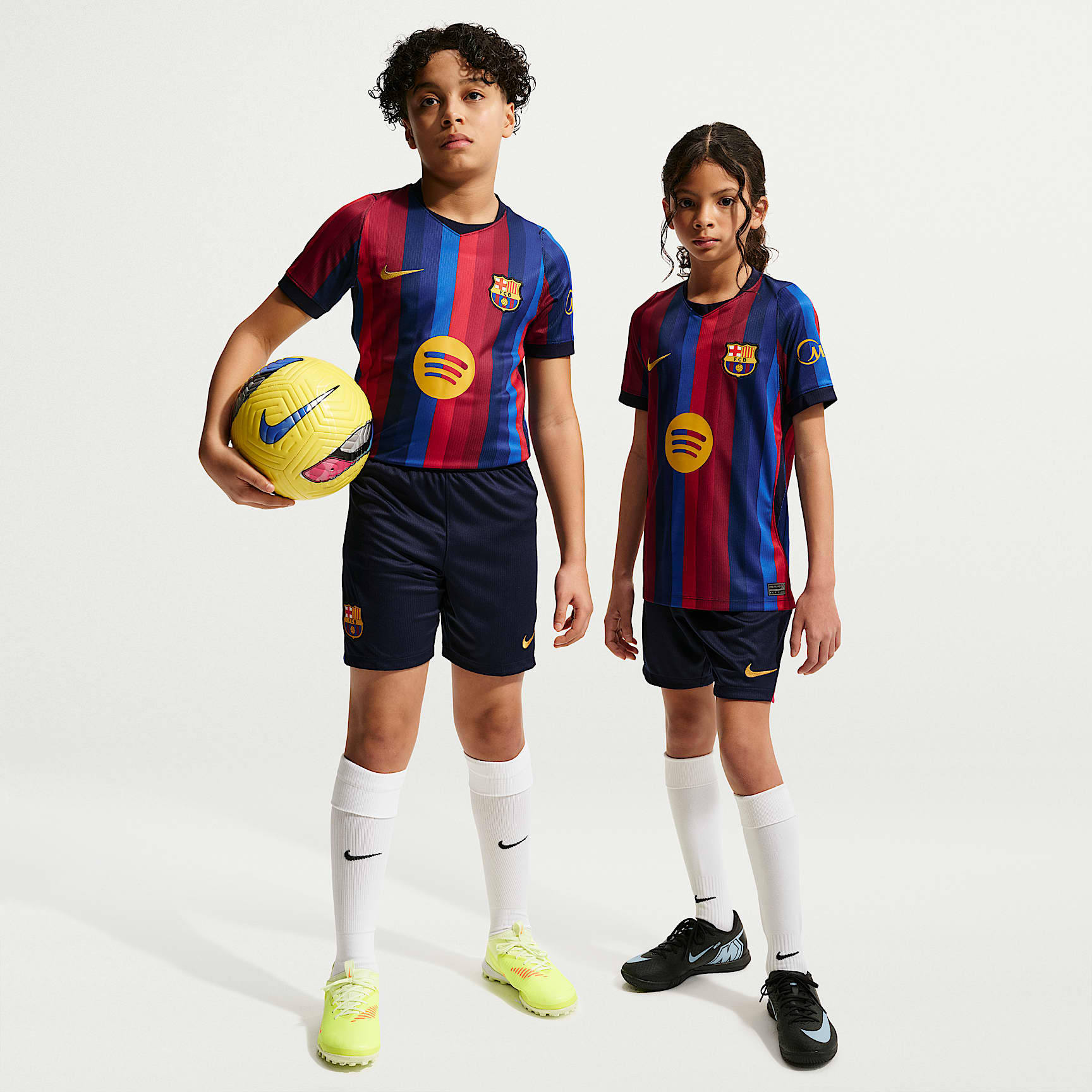 F.C. Barcelona 2026/27 Stadium Home Older Kids' Nike Dri-FIT